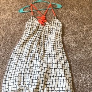 Open back white/black flows dress